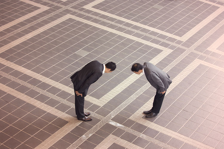 跟身边人处关系的方法,怎么和情商高的人搞好关系