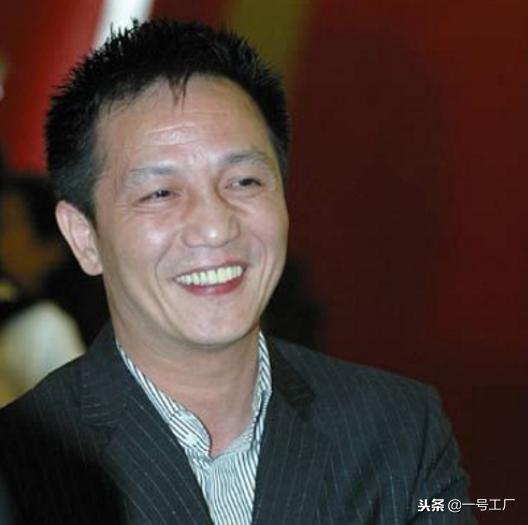 在日本卖生发水起家，父亲葬礼用300辆奔驰送行，第二天就进监狱