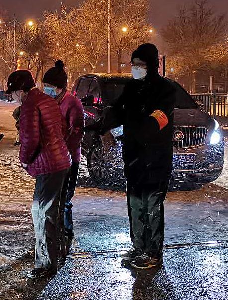 疫情防控不松懈他们在行动,新冠肺炎疫情我们一直在坚守