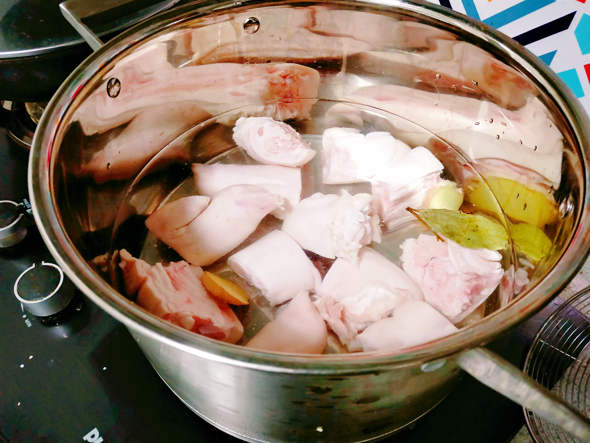 软烂不油腻的烤猪蹄你值得拥有,用4个猪蹄做正宗烤猪蹄