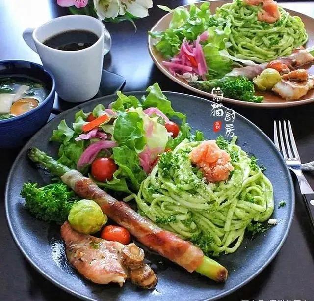 中国妈妈和日本妈妈比赛晒早餐，网友：真羡慕，难怪幸福感满满