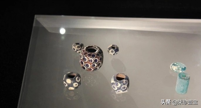 【古玩收藏与鉴赏】怎样辨别蜻蜓眼琉璃珠真伪。