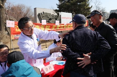 卫健系统集中开展义诊活动,维康义诊