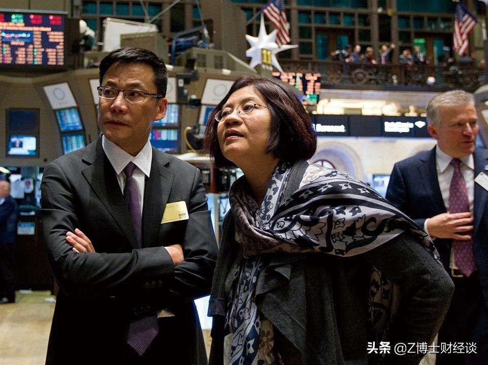 富豪夫妻“争权”风波再起，潘石屹最精明，巨额股权免费赠予夫人