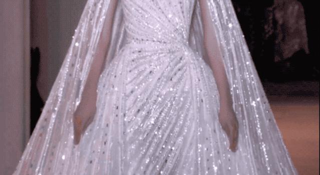 刘亦菲金裙子,刘亦菲穿一袭仙女裙现身活动