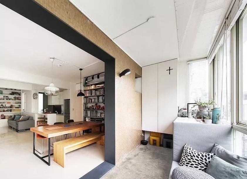 你们家阳台贴墙砖了吗,你们家阳台都瓷砖上墙没