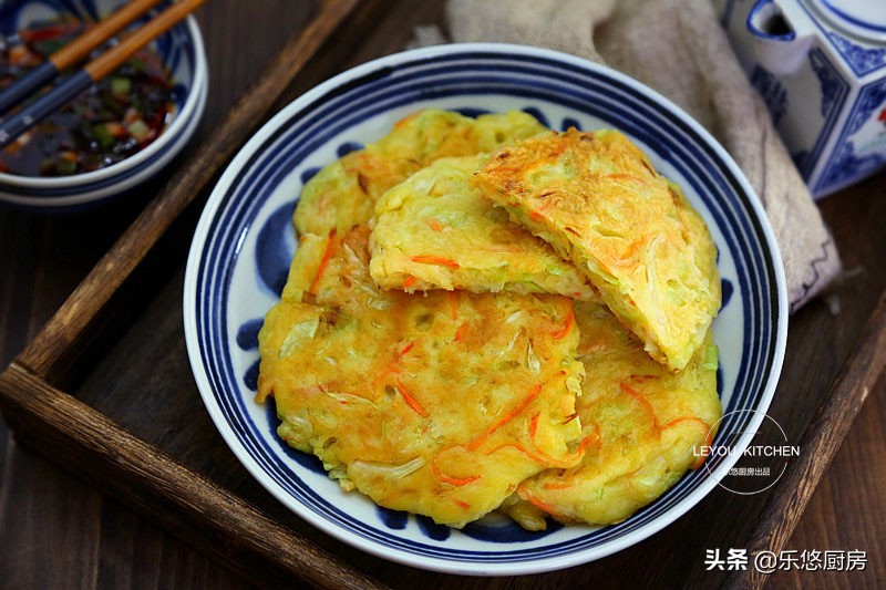 早餐饼这样做你家小孩肯定爱吃,想学家常早餐饼的做法