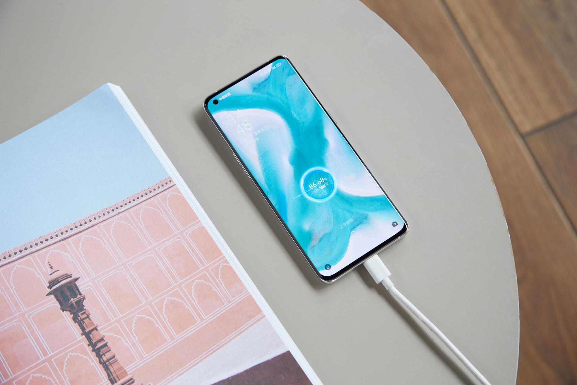 oppo目前还值得入手吗,oppo旗舰版好还是中端机型好