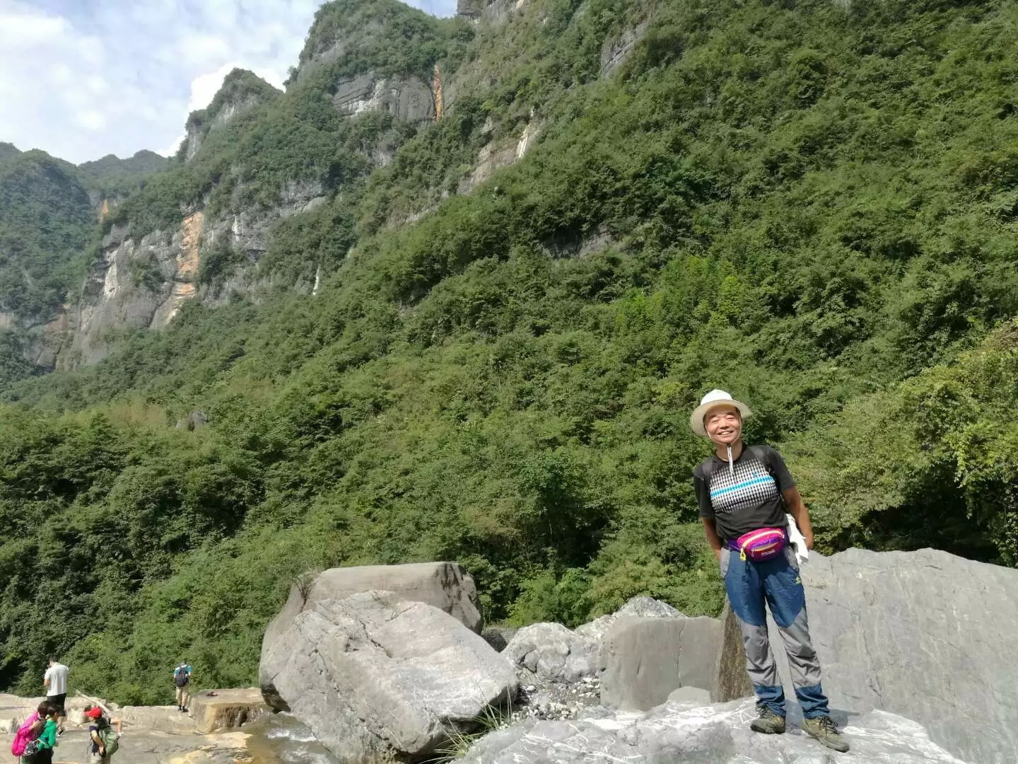 西漂湾瀑布群,建始西漂湾瀑布群