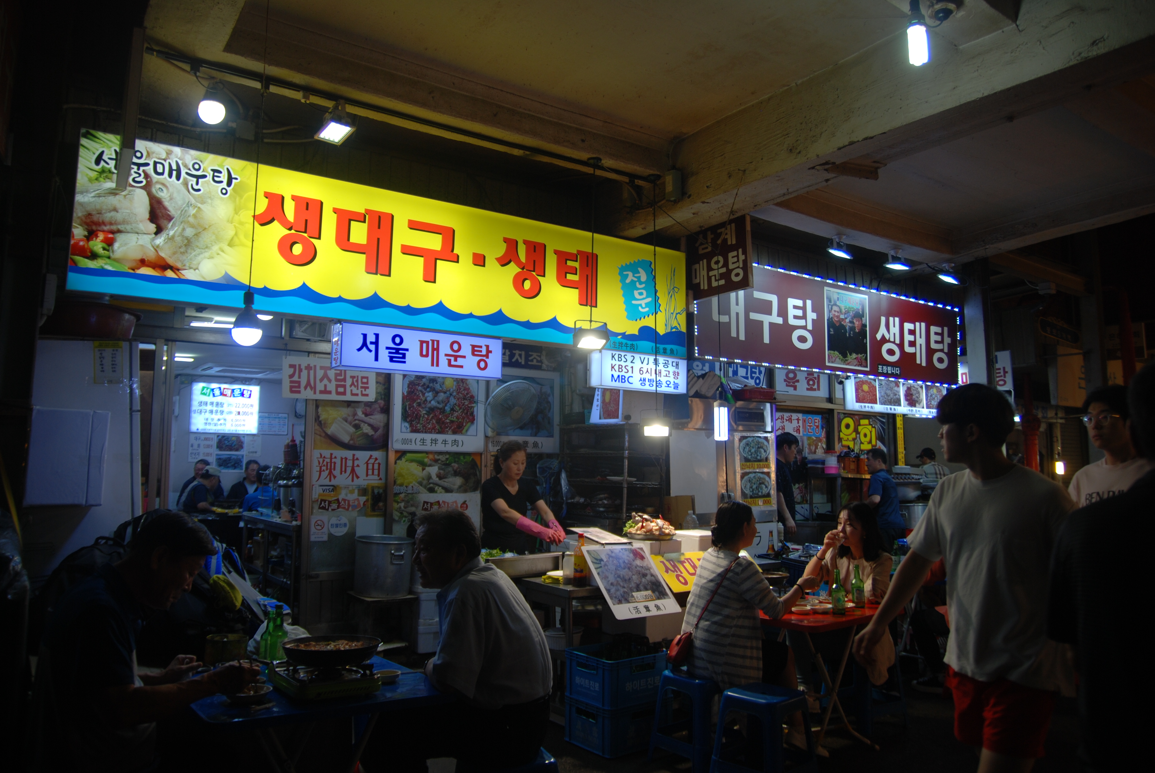 韩国紫菜包饭年糕,韩国美食一条街紫菜饭
