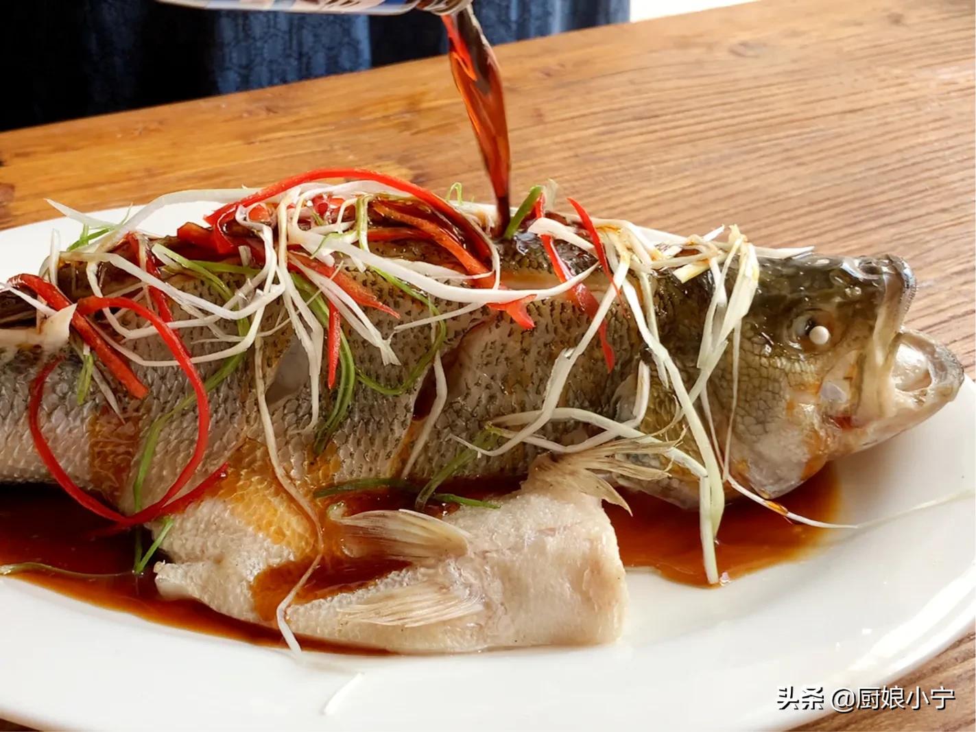清蒸鱼好吃没有腥味的小窍门,怎么清蒸鱼不腥又入味