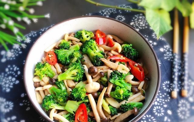 便秘最怕一物炒菜放一点快速通便,便秘最好的通便菜