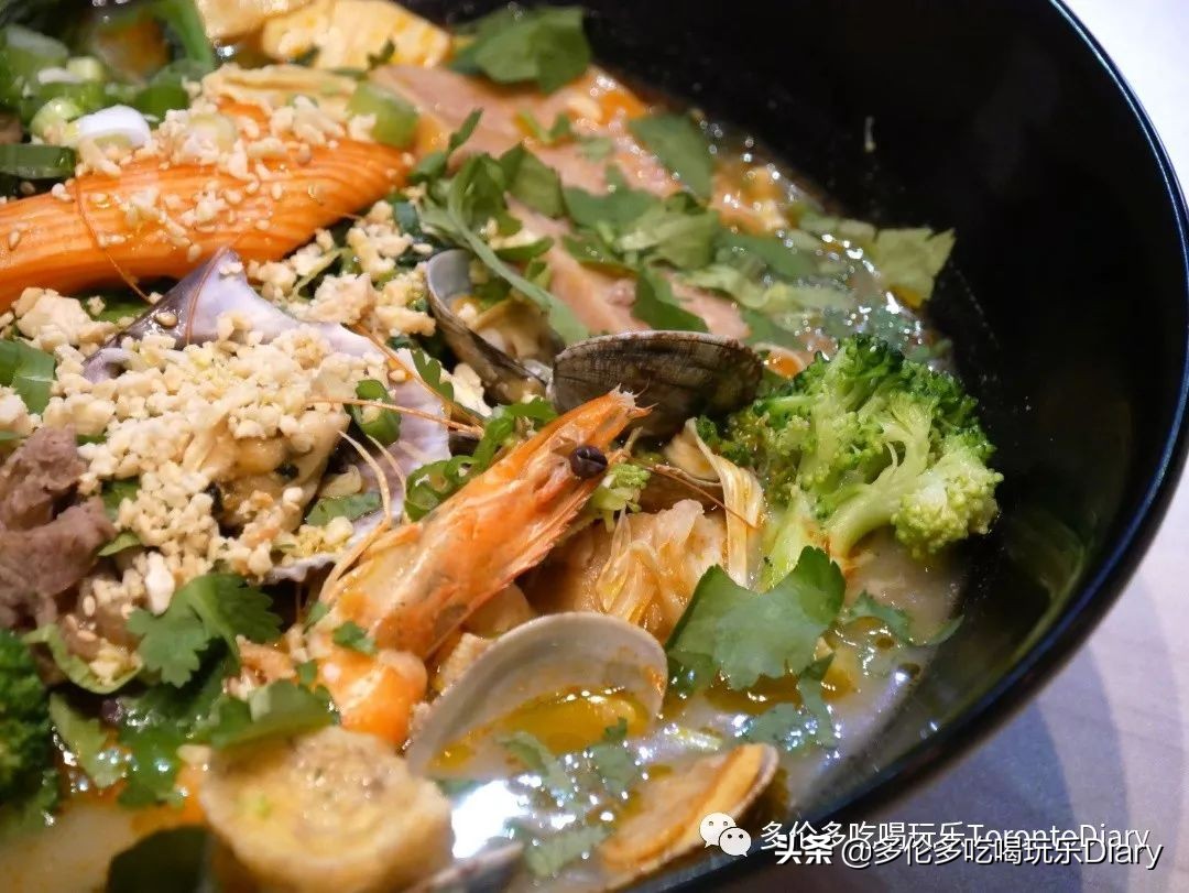 S潮牌在多伦多开了麻辣烫？！开业不到一个月，货柜空了…