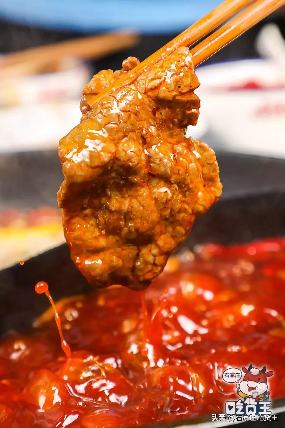 网红“爸爸”终于来了！1分钟就能吃的牛排火锅，连锅底都有肉