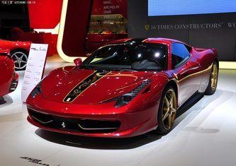 街头现身法拉利与美女,看到美女那一刻,网友:想知道怎么上厕所