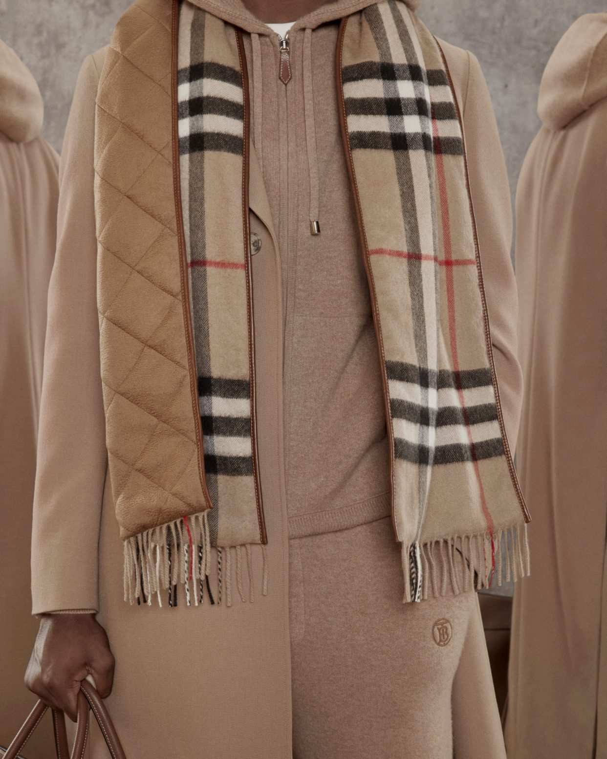 burberry深度经典羊绒格子围巾,burberry经典格纹渐变色围巾