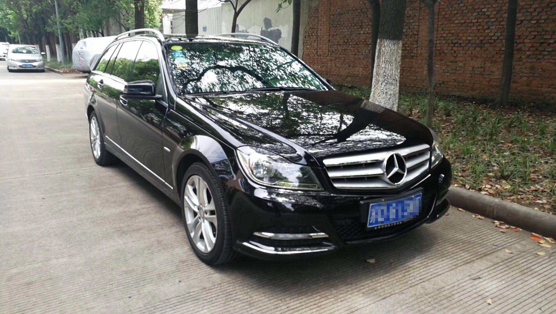 6年车龄的奔驰c200值多少钱,6年的奔驰c级值得买吗