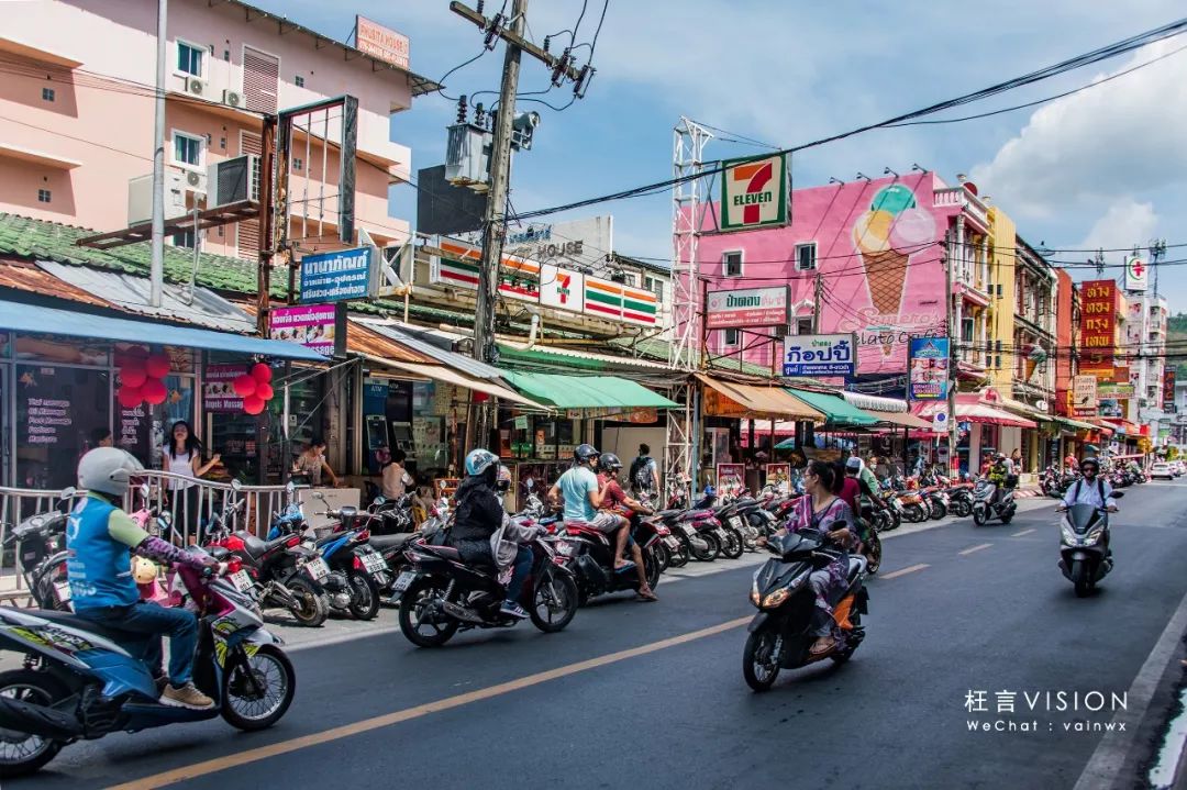 繁华熙攘，从海滩到山路的芭东（Patong）风情