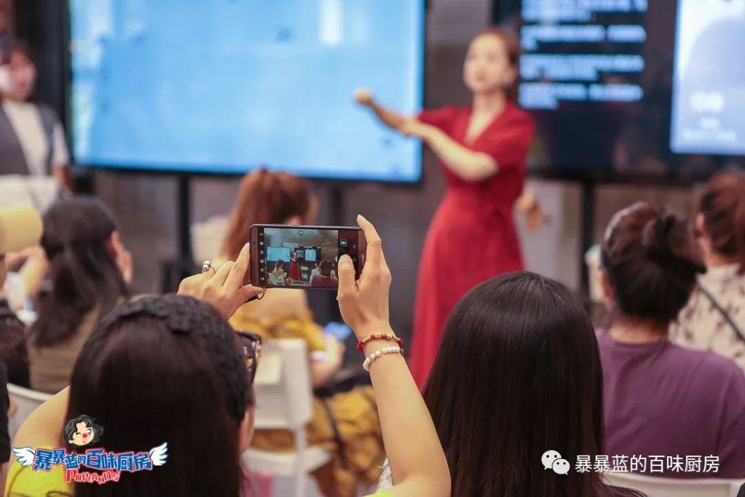 在学校怎么学好化妆技巧,化妆学校学的化妆技巧