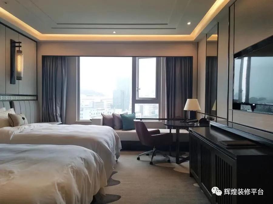 在这不平凡的一年、辉煌集团斩获装饰百强及多项荣誉