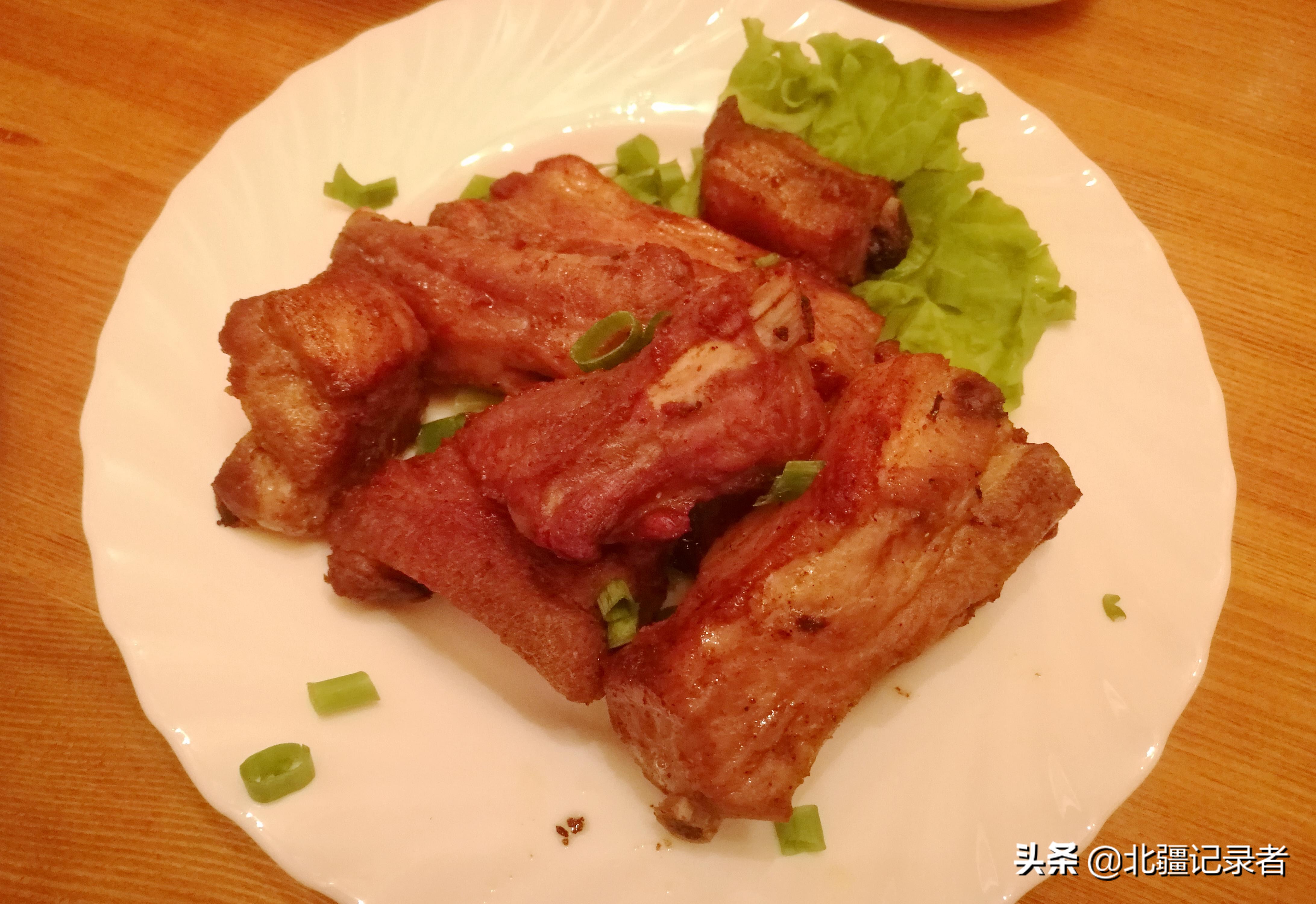 俄罗斯大叔用这些食材招待中国好朋友,中国大叔有话说