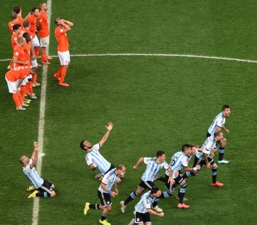 足球中点球是什么意思,足球中哪种罚间接任意球