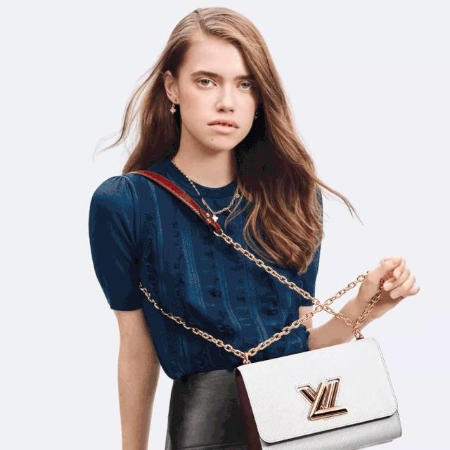 刘雯背过的香奈儿包,刘雯香奈儿机场包