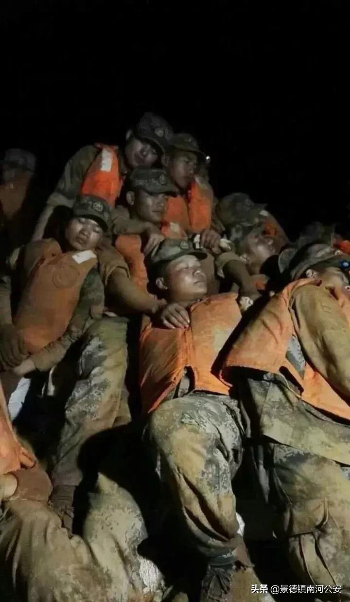 朋友圈最牛刷屏：周总理，飞机再也不用飞两遍了...