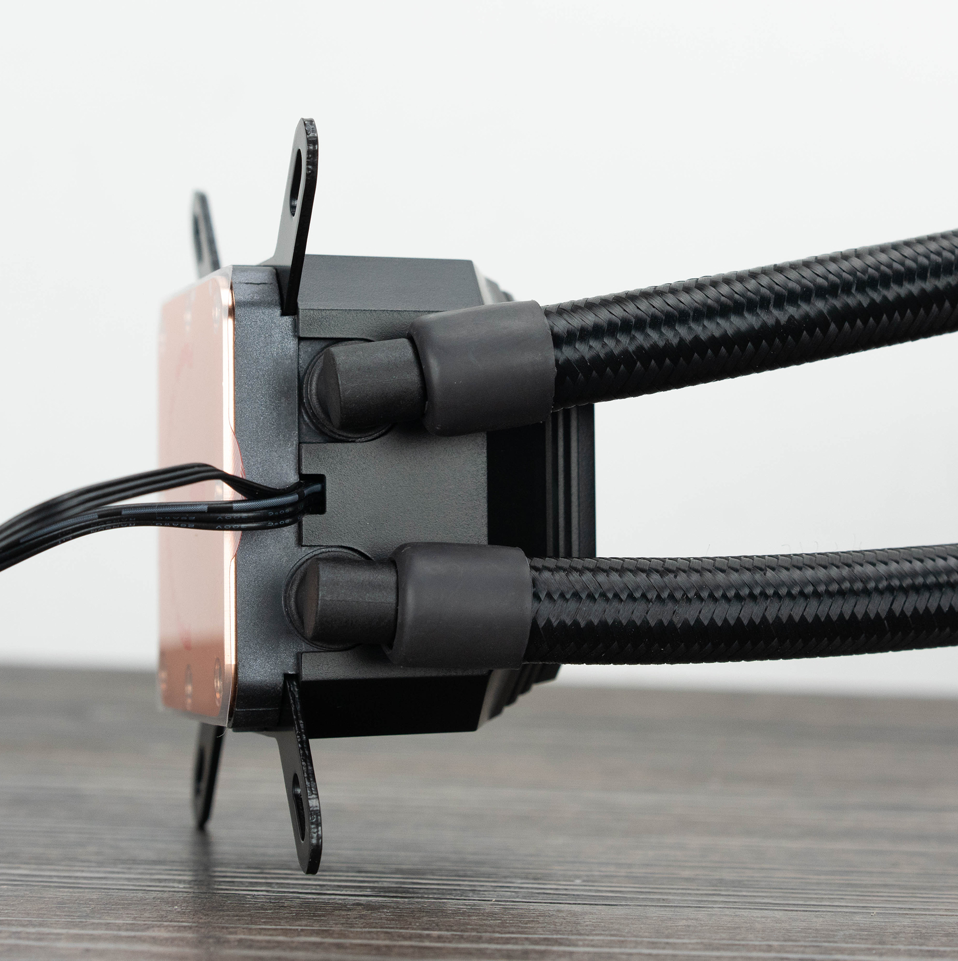 入手十二核旗舰就能爽了？你还缺一个强悍的360水冷