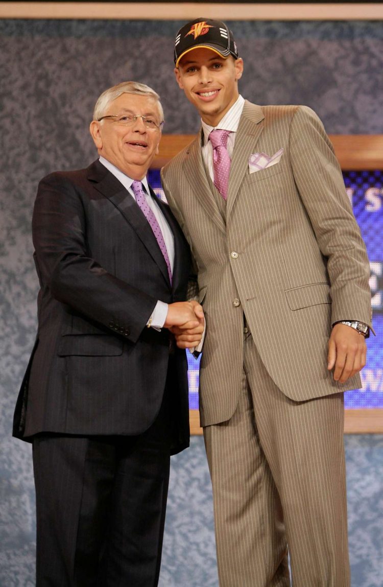 上错花轿嫁对郎袁不屈第几集出现,上错花轿嫁对郎剧情袁不屈中箭