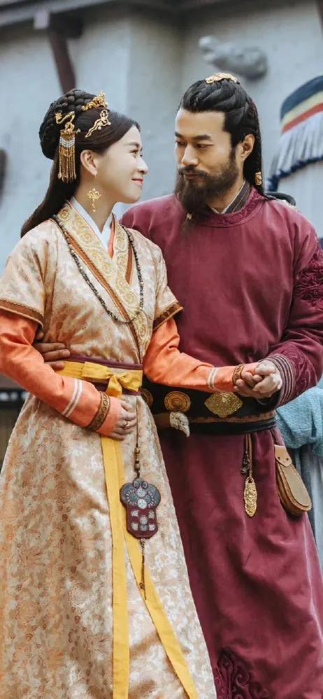 行走的荷尔蒙,这6位越老越有味,大胡茬克制又霸道,气质太绝了