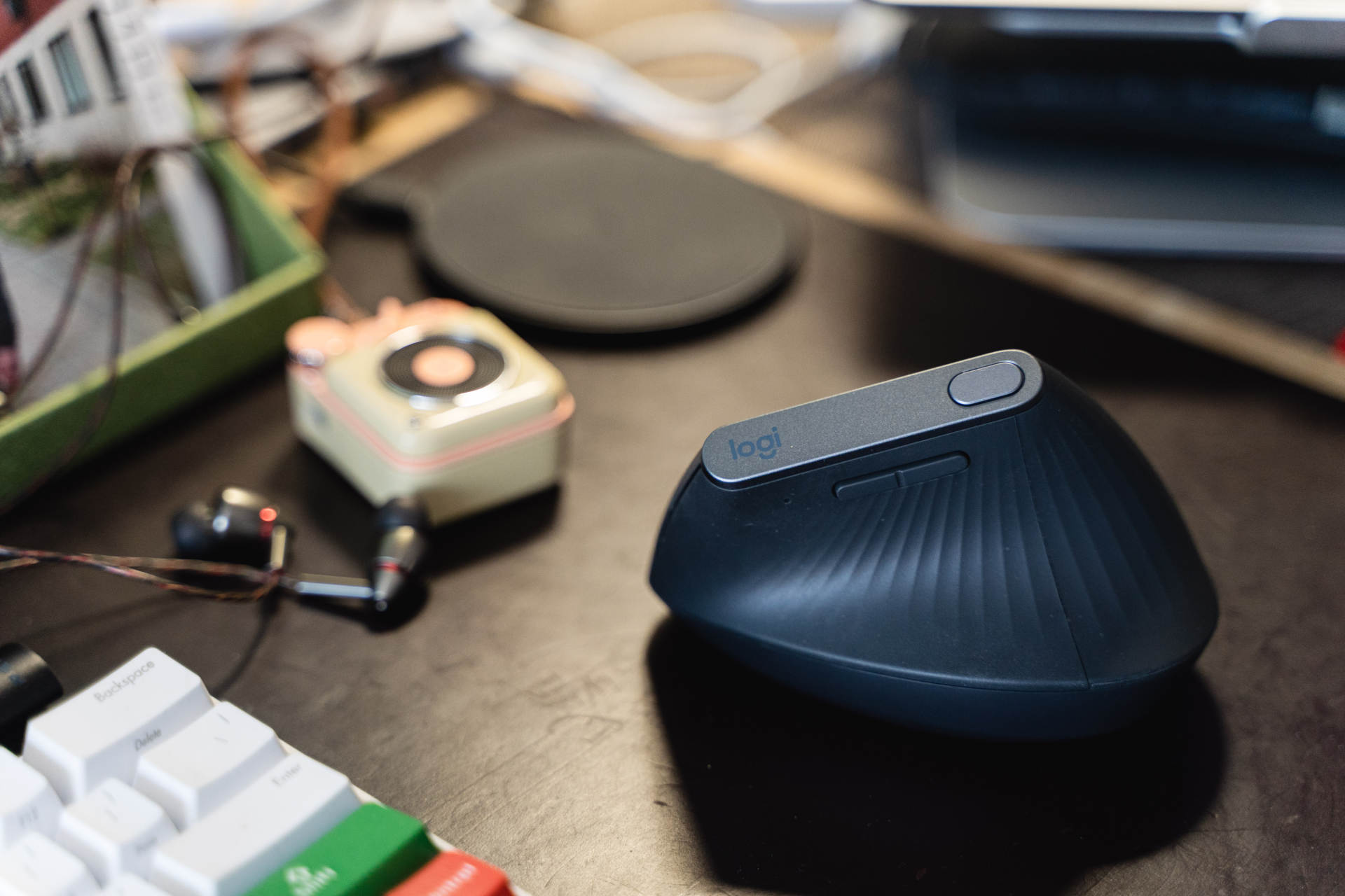 罗技mxvertical按键的功能,罗技mxvertical垂直鼠标拆解