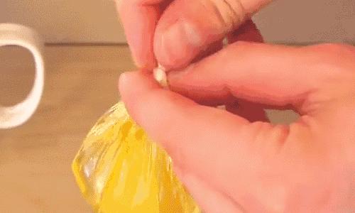 马桶堵了保鲜膜真的可以疏通吗,马桶堵了盖上薄膜