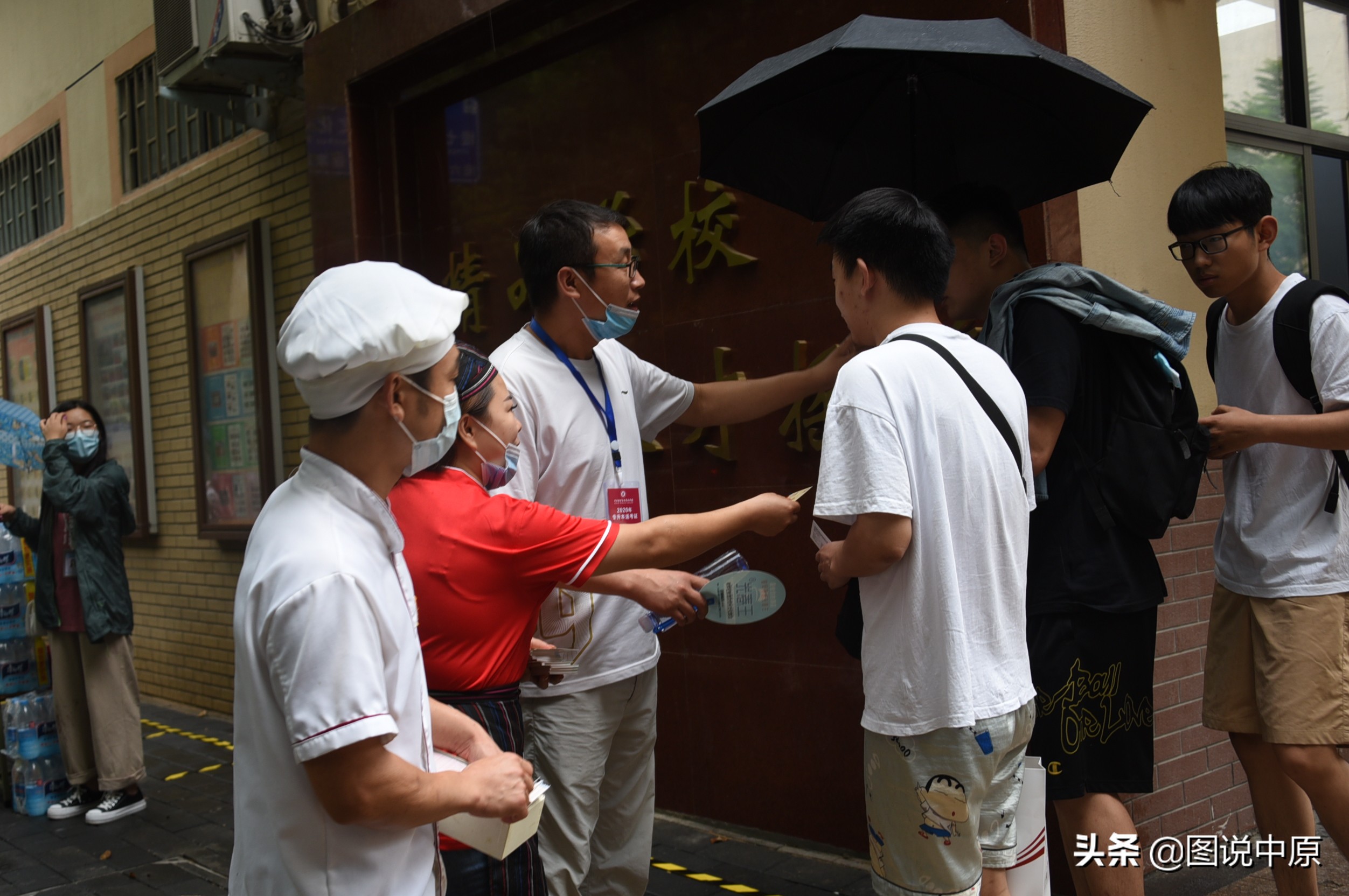 巡防员牵线*光春**早点餐饮，400张汤类半价优惠卡送高考考生