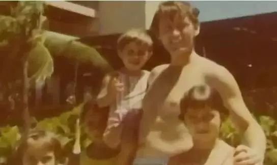 戴15元手表，租一居室，秘密捐出560亿，他真正活出了上帝模样！