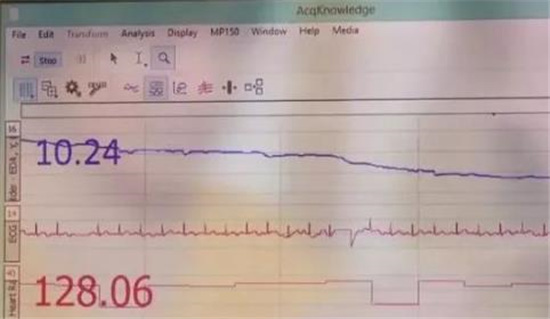 孩子发脾气这三个动作比吼更有用,孩子乱发脾气满地打滚怎么处理