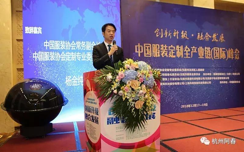 超百图再现2018年服装圈内那三十道靓丽风景……