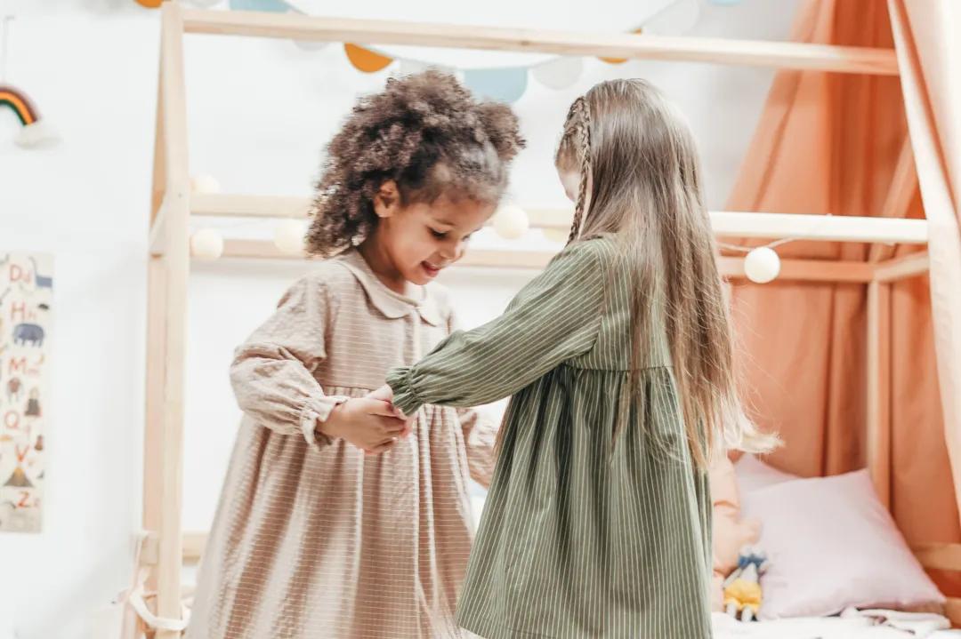 童年噩梦，小伙伴说“不给我，就不跟你玩了”，如何破解？