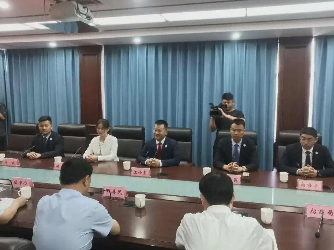 一天签约3家集团总投资11.2亿，鄢陵县合作办学项目开花结果