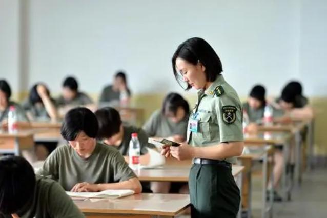 军队文职基本工资就有9000吗,军队文职招聘难吗