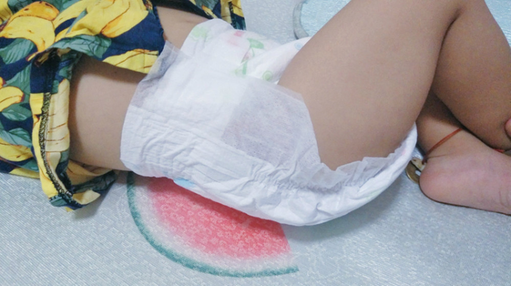 还在起夜给宝宝把尿？宝妈不仅无法一夜好眠，对宝宝的危害也很多