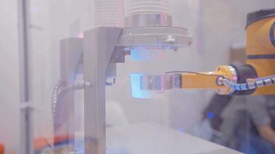 听说有群机器人乘“太空舱”悄然登陆广州？