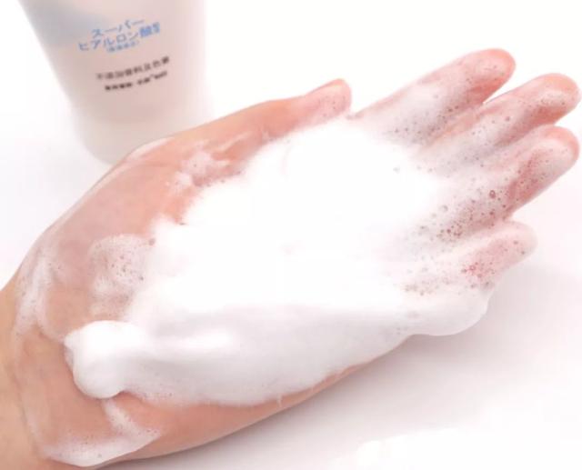 如何选择安全的洗面奶 (洗面奶该怎么选才好)