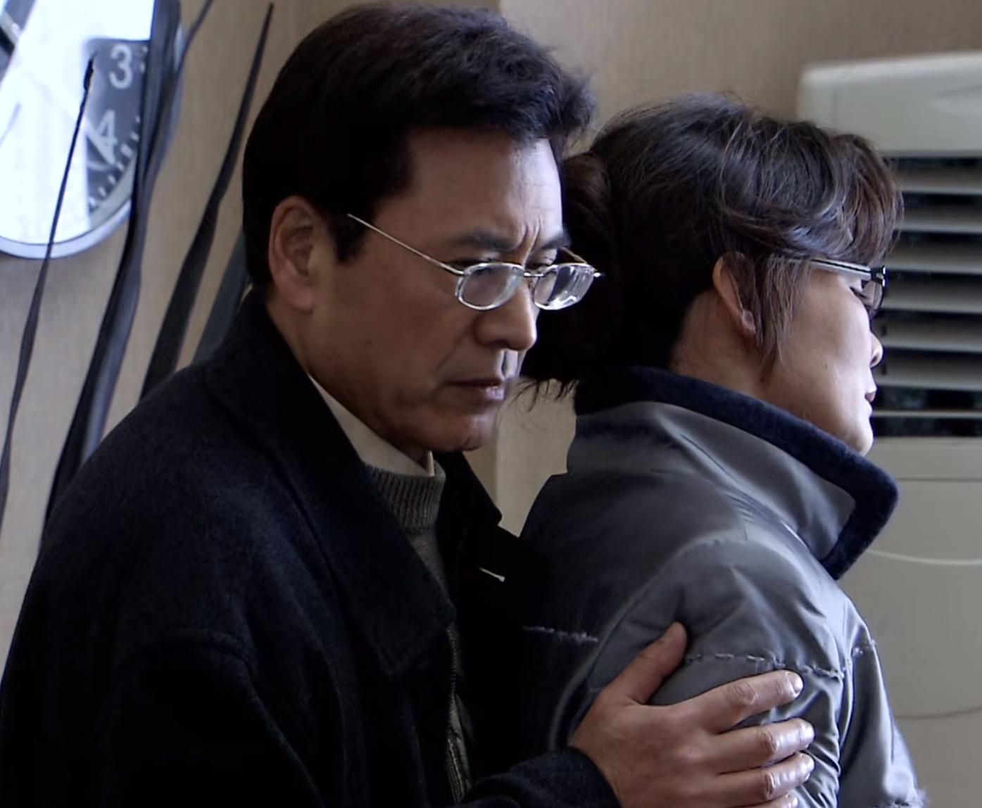 《双面胶》原著“第一次没被掐死”的胡丽鹃：遇恶，请“服软”