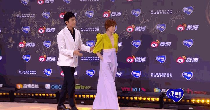 2021年度流行色极致灰和明亮黄,2021流行色明亮黄