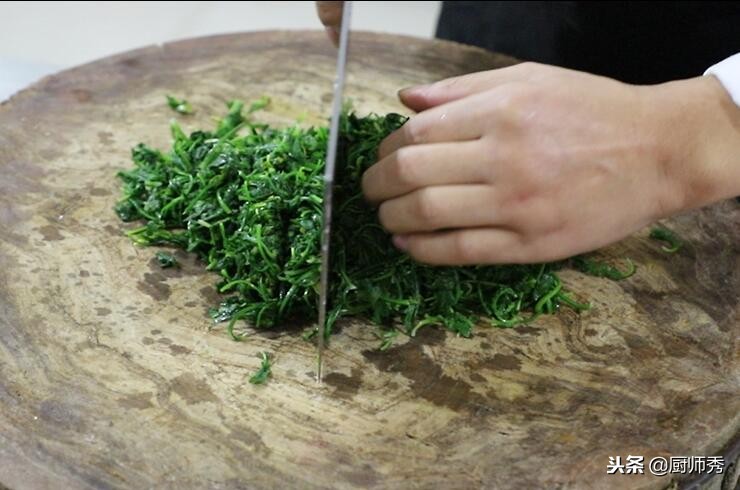 煮饺子的正确方法要放油吗视频,饺子冷水下锅还是热水下锅不破皮