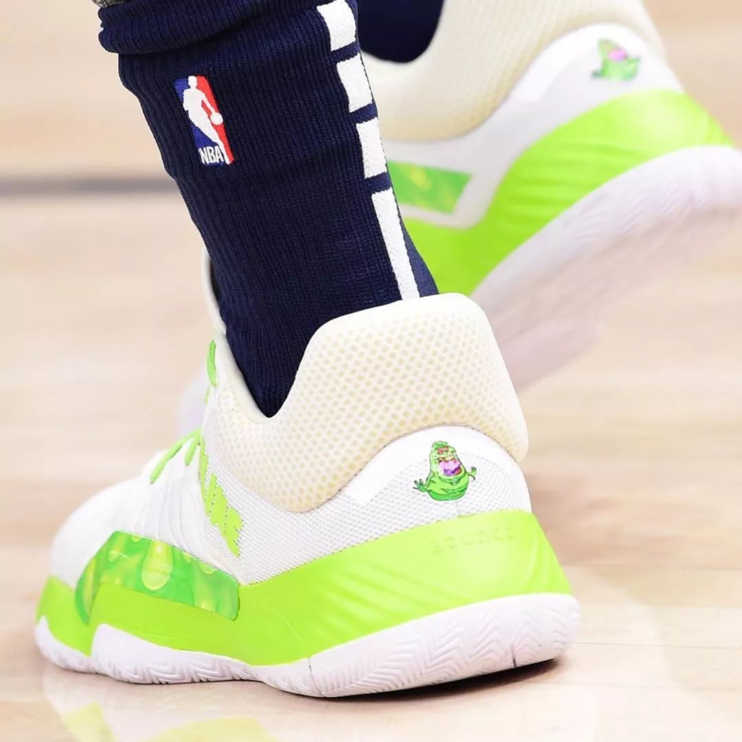 詹姆斯21代篮球鞋nba球员上脚,nba球星上脚球鞋詹姆斯18low