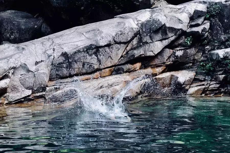 街拍夏日里小姐姐就是任性,夏日任性天气