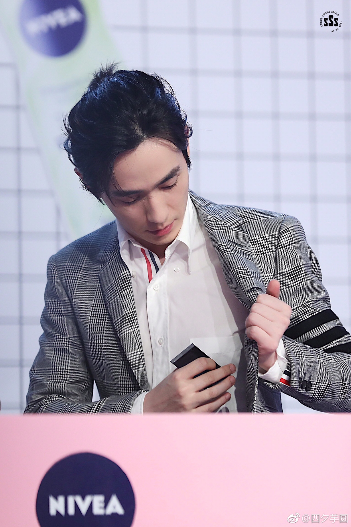 朱一龙白宇一样的小揪揪,朱一龙小揪揪高清壁纸无水印