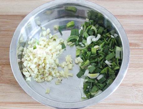 红烧狮子头怎么做才能酥脆,红烧狮子头丸子能不能添加土豆